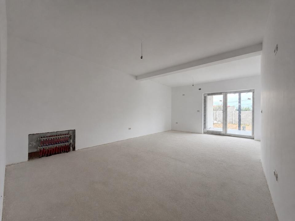 Duplex 4 camere, 96 mp utili, 16 mp terasa, 370 mp teren - Sag 