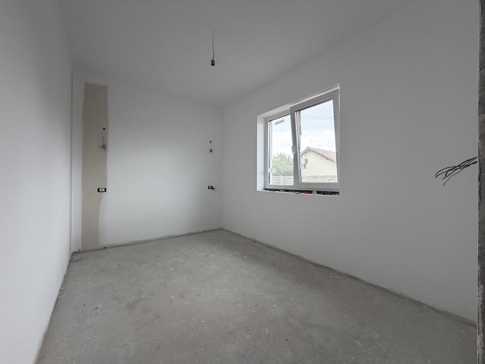 Duplex 4 camere, 96 mp utili, 16 mp terasa, 370 mp teren - Sag 