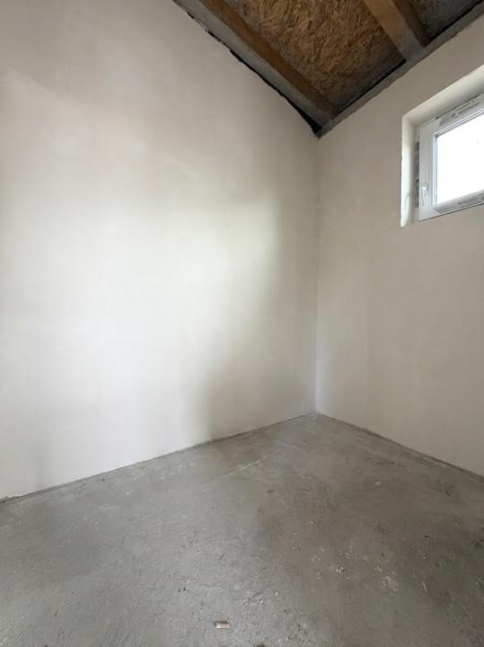 Duplex 4 camere, 96 mp utili, 16 mp terasa, 370 mp teren - Sag 