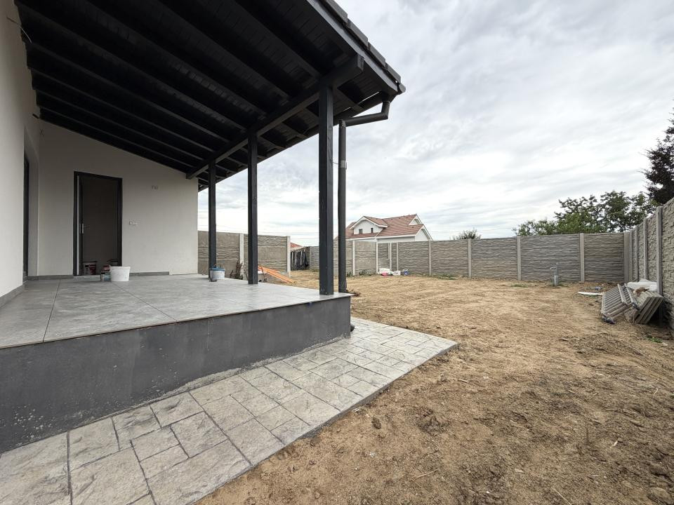 Duplex 4 camere, 96 mp utili, 16 mp terasa, 370 mp teren - Sag 