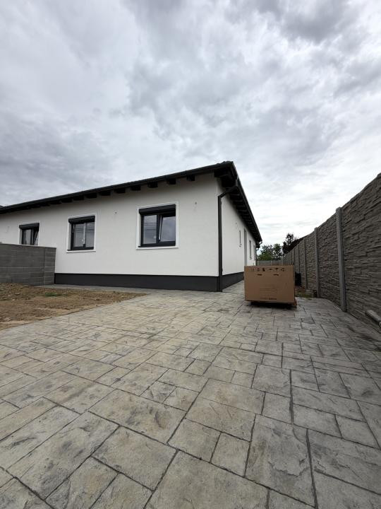 Duplex 4 camere, 96 mp utili, 16 mp terasa, 370 mp teren - Sag 