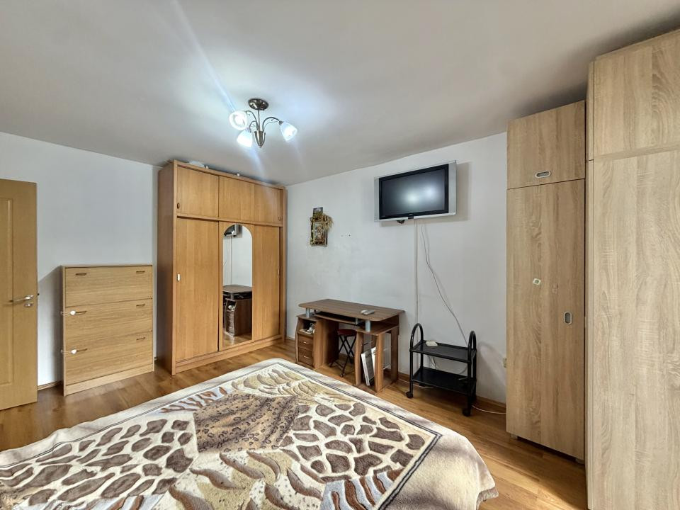 Apartament 1 camere, decomandat, etaj 3, zona Dambovita 