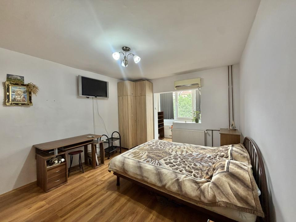 Apartament 1 camere, decomandat, etaj 3, zona Dambovita 