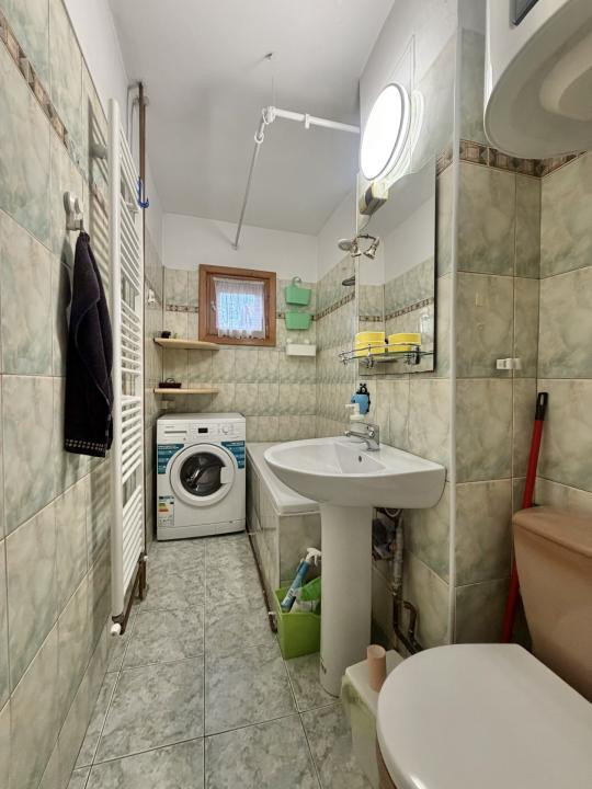 Apartament 1 camere, decomandat, etaj 3, zona Dambovita 