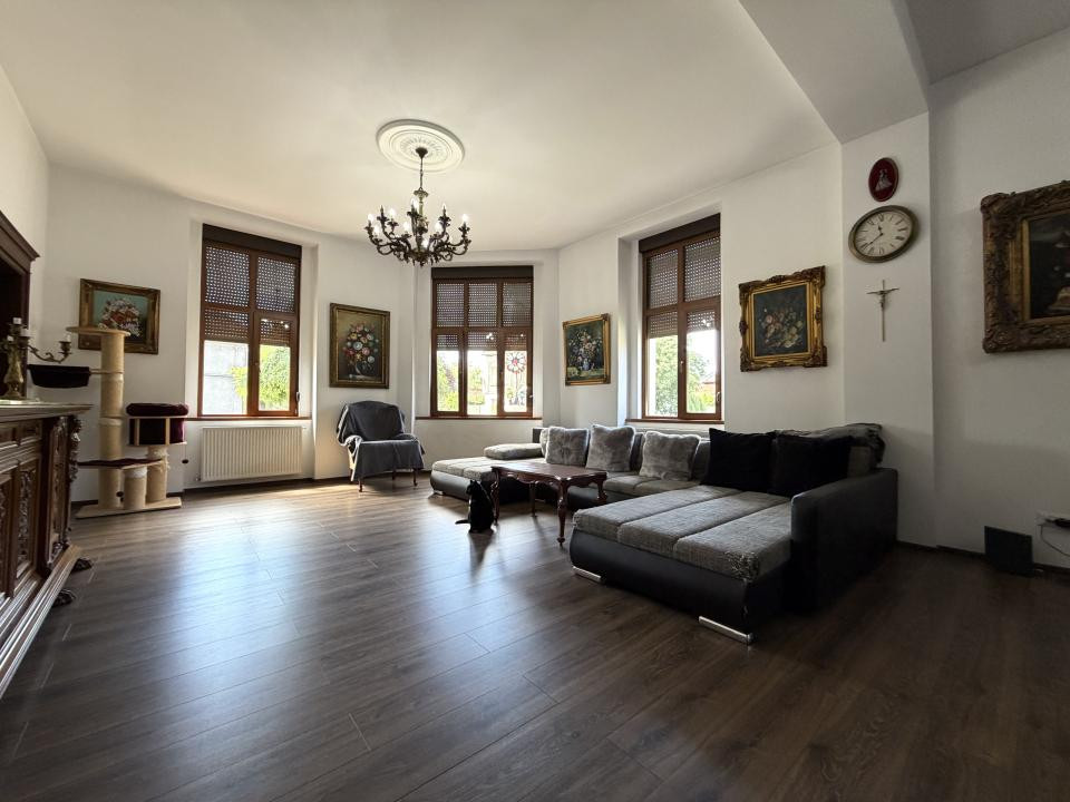 Casa individuala 4 camere, 220 mp utili, 400 mp teren, renovat integral -Sagului