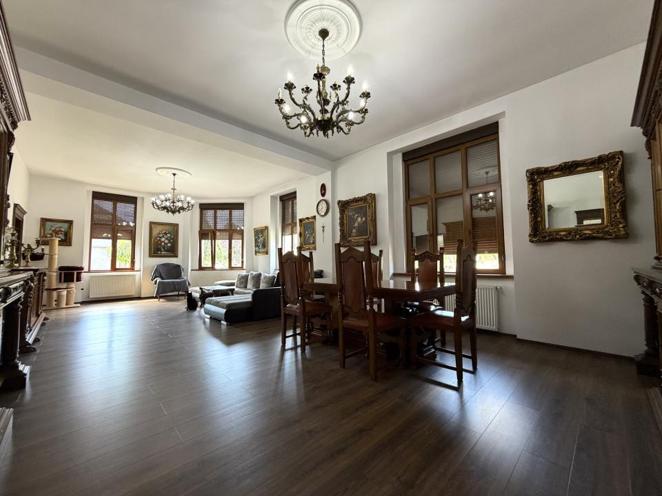 Casa individuala 4 camere, 220 mp utili, 400 mp teren, renovat integral -Sagului