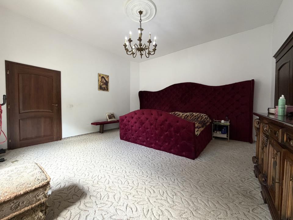 Casa individuala 4 camere, 220 mp utili, 400 mp teren, renovat integral -Sagului