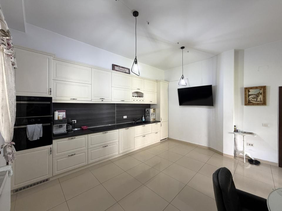 Casa individuala 4 camere, 220 mp utili, 400 mp teren, renovat integral -Sagului