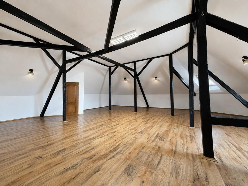 Casa individuala 4 camere, 220 mp utili, 400 mp teren, renovat integral -Sagului