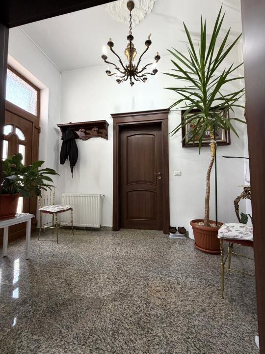 Casa individuala 4 camere, 220 mp utili, 400 mp teren, renovat integral -Sagului