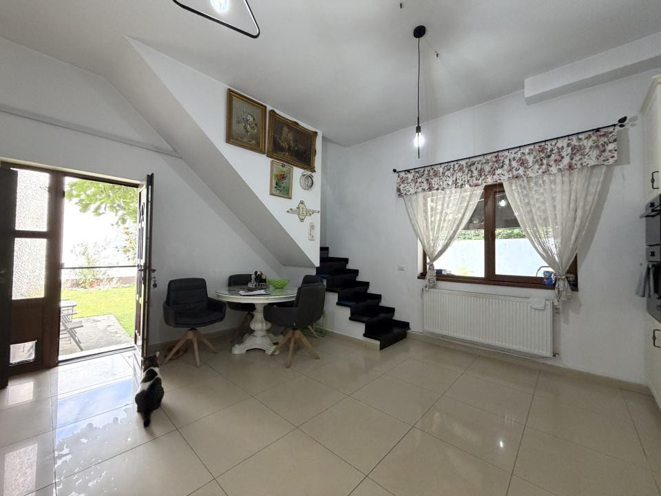 Casa individuala 4 camere, 220 mp utili, 400 mp teren, renovat integral -Sagului