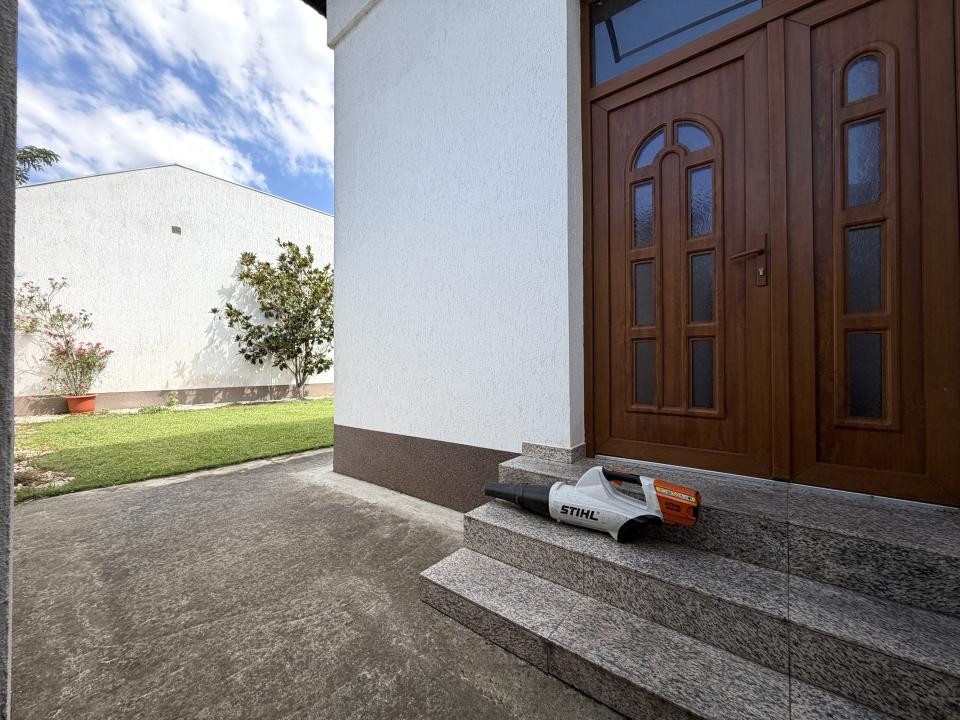 Casa individuala 4 camere, 220 mp utili, 400 mp teren, renovat integral -Sagului