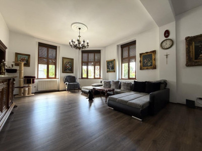 Casa individuala 4 camere, 220 mp utili, 400 mp teren, renovat integral -Sagului