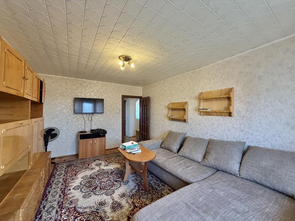 Apartament 2 camere, decomandat, etaj 3, zona Soarelui