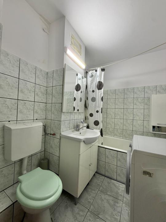 Apartament 2 camere, decomandat, etaj 3, zona Soarelui