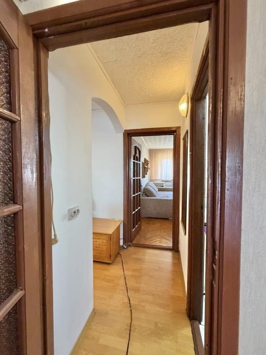 Apartament 2 camere, decomandat, etaj 3, zona Soarelui
