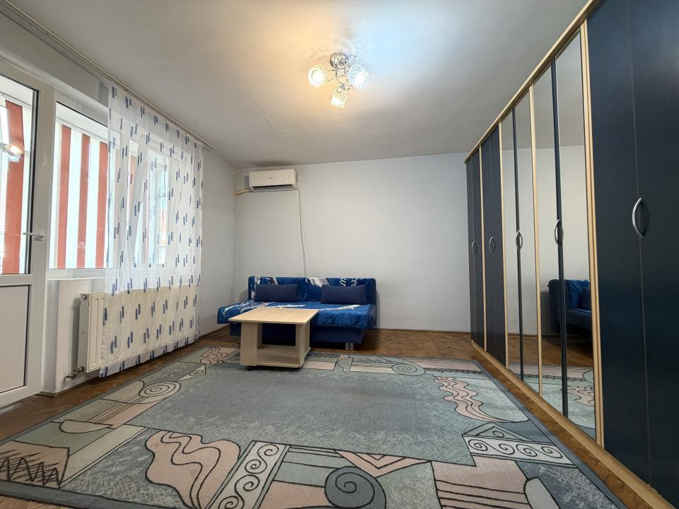 Apartament 2 camere 54 mp utili, loc de parcare in curte - zona centrala