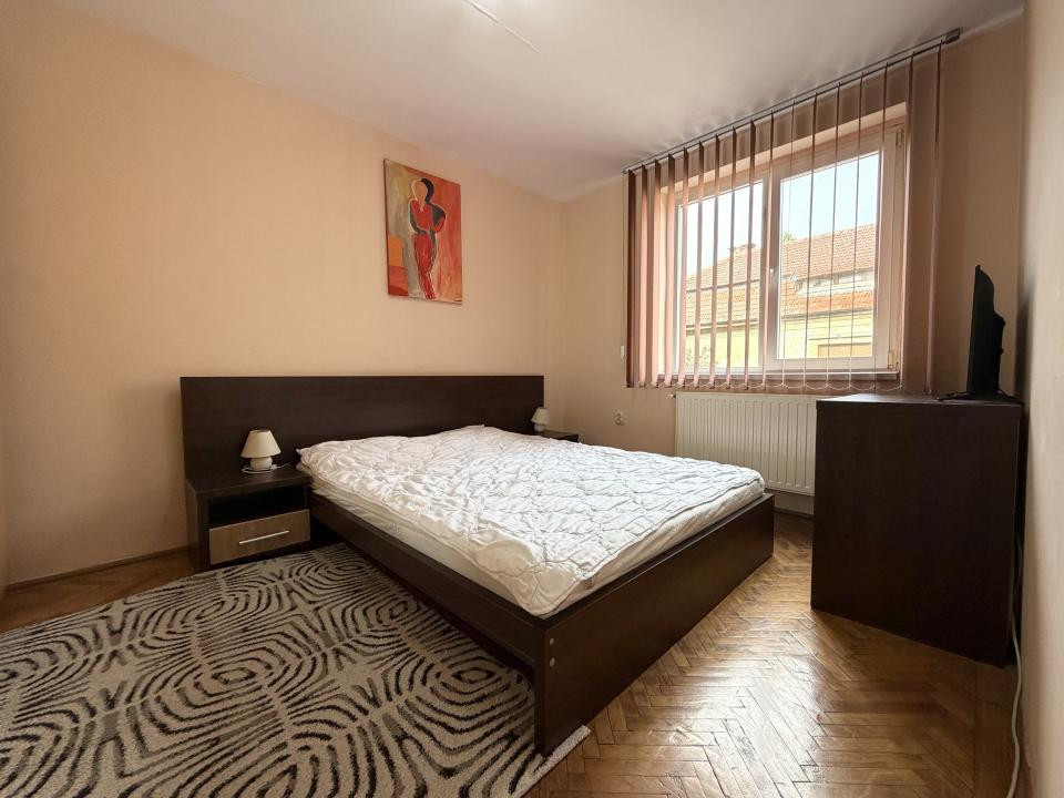 Apartament 2 camere 54 mp utili, loc de parcare in curte - zona centrala