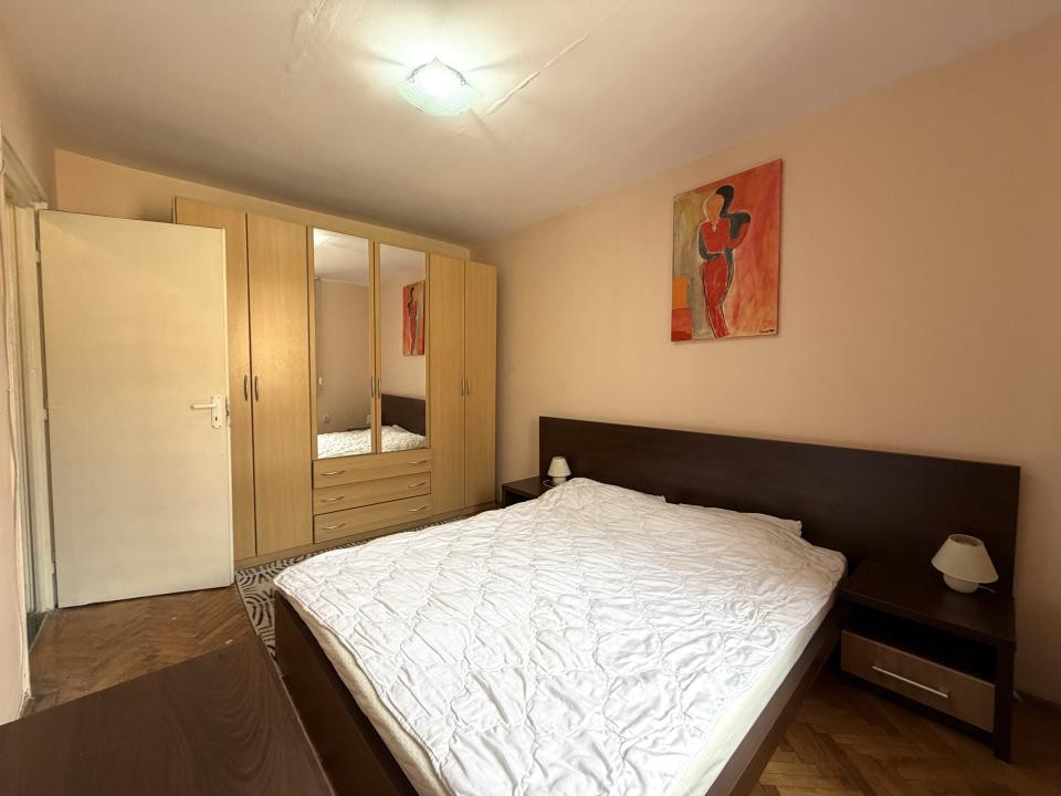 Apartament 2 camere 54 mp utili, loc de parcare in curte - zona centrala