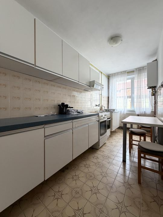 Apartament 2 camere 54 mp utili, loc de parcare in curte - zona centrala