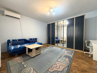 Apartament 2 camere 54 mp utili, loc de parcare in curte - zona centrala