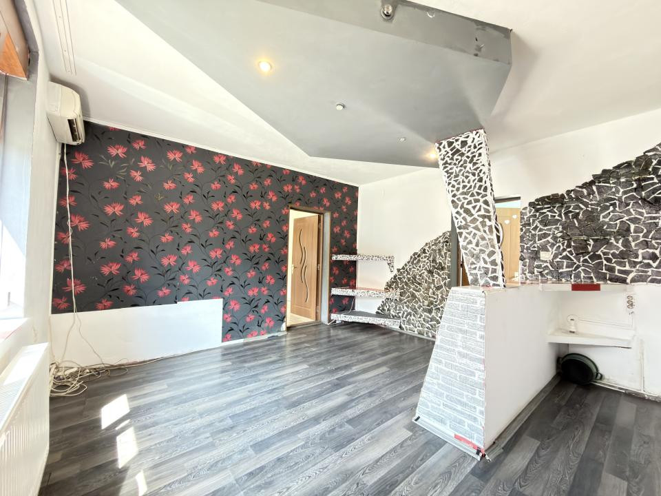 Casa cu 3 apartamente, 116 mp utili, 479 mp teren - Ghiroda noua