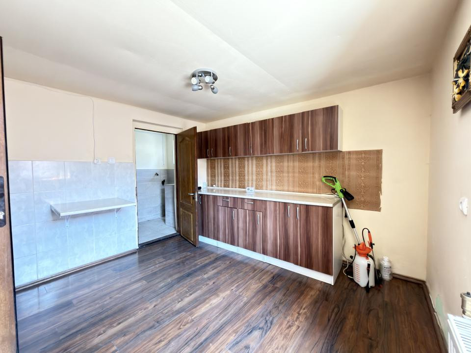 Casa cu 3 apartamente, 116 mp utili, 479 mp teren - Ghiroda noua