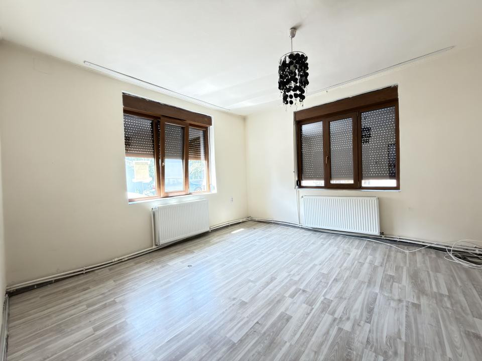 Casa cu 3 apartamente, 116 mp utili, 479 mp teren - Ghiroda noua