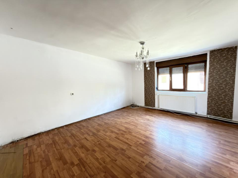 Casa cu 3 apartamente, 116 mp utili, 479 mp teren - Ghiroda noua