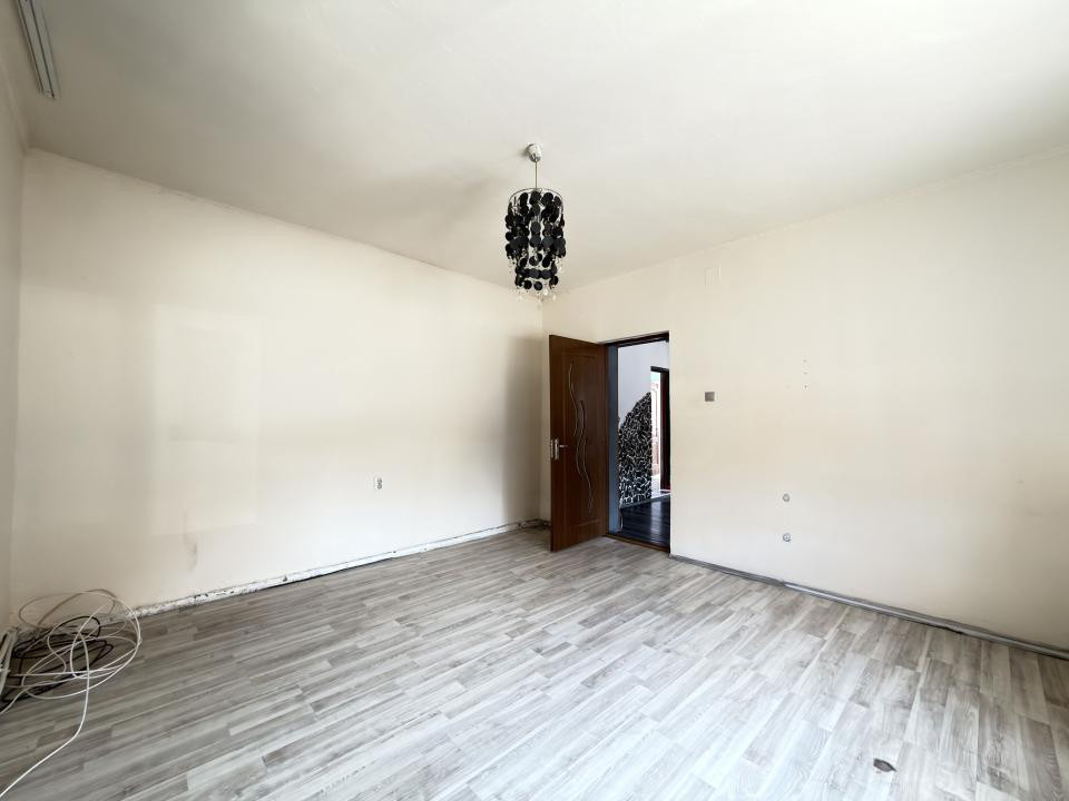 Casa cu 3 apartamente, 116 mp utili, 479 mp teren - Ghiroda noua