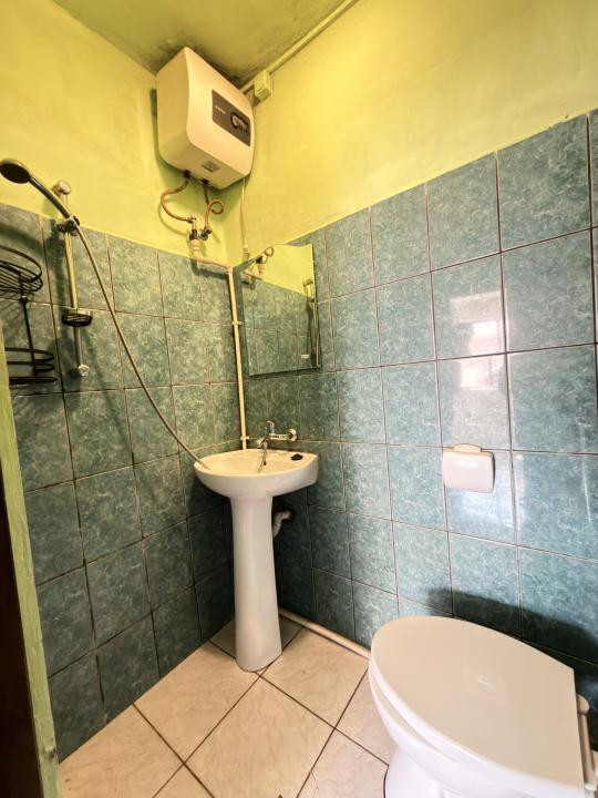 Casa cu 3 apartamente, 116 mp utili, 479 mp teren - Ghiroda noua