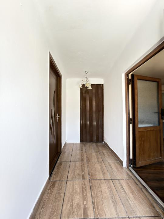 Casa cu 3 apartamente, 116 mp utili, 479 mp teren - Ghiroda noua