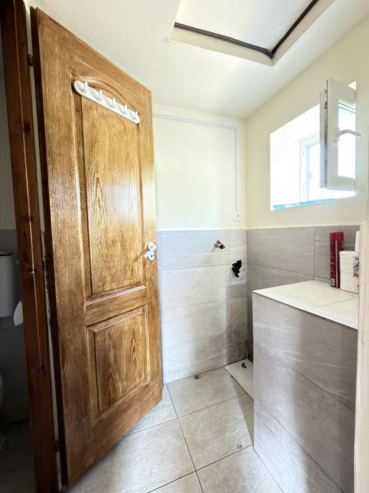 Casa cu 3 apartamente, 116 mp utili, 479 mp teren - Ghiroda noua