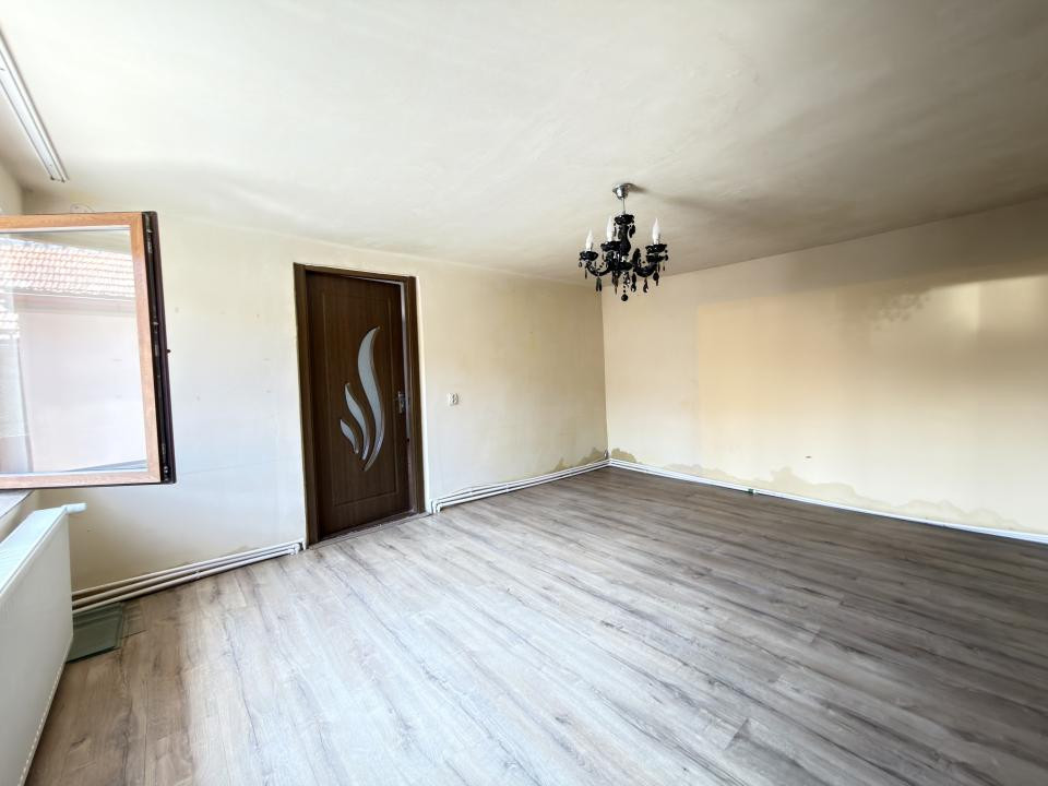 Casa cu 3 apartamente, 116 mp utili, 479 mp teren - Ghiroda noua
