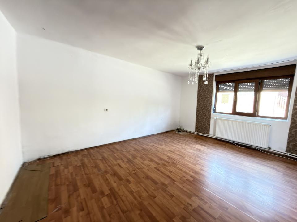 Casa cu 3 apartamente, 116 mp utili, 479 mp teren - Ghiroda noua