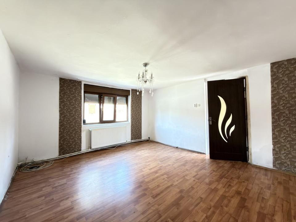 Casa cu 3 apartamente, 116 mp utili, 479 mp teren - Ghiroda noua