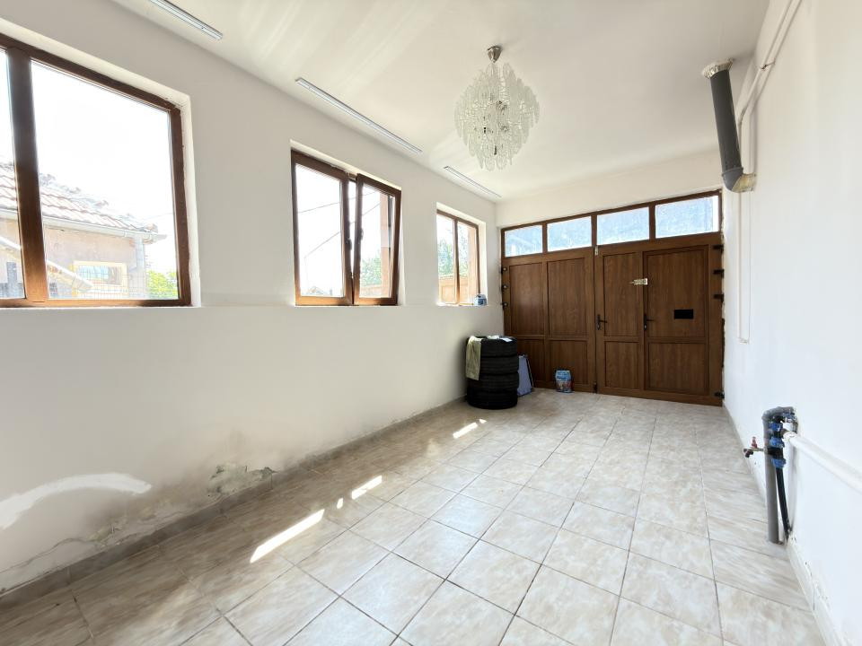 Casa cu 3 apartamente, 116 mp utili, 479 mp teren - Ghiroda noua