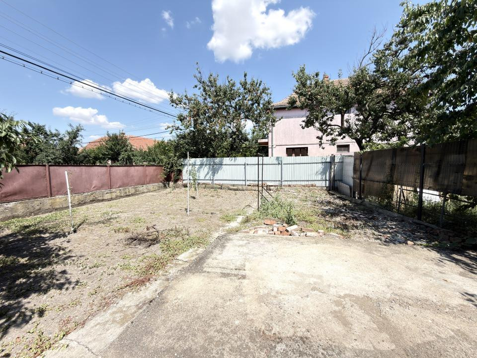 Casa cu 3 apartamente, 116 mp utili, 479 mp teren - Ghiroda noua