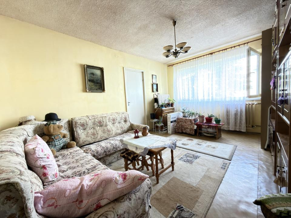 Apartament 3 camere, 47 mp utili, etaj 2 - zona Dacia