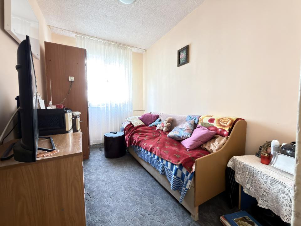 Apartament 3 camere, 47 mp utili, etaj 2 - zona Dacia