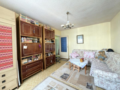 Apartament 3 camere, 47 mp utili, etaj 2 - zona Dacia