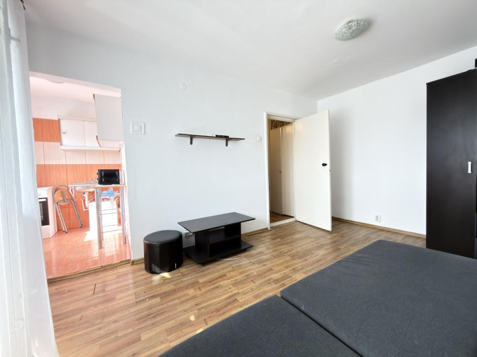 Apartament o camera, 24 mp utili, etaj 3 - Zona Girocului