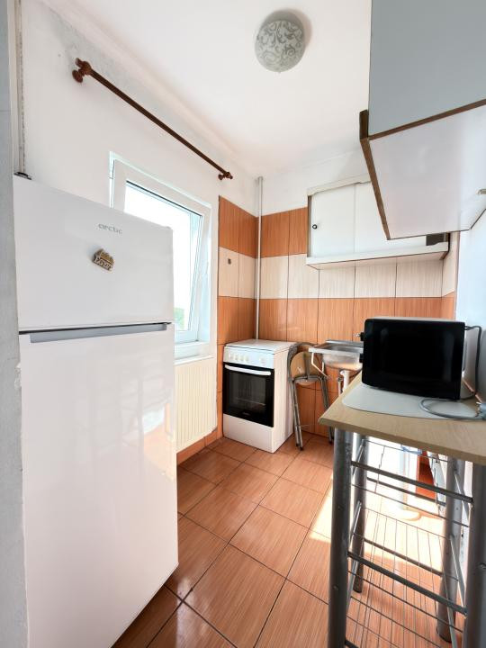 Apartament o camera, 24 mp utili, etaj 3 - Zona Girocului
