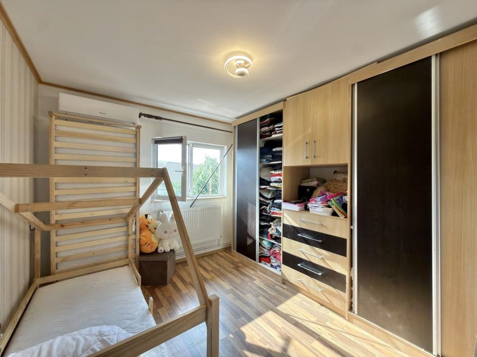 Apartament 2 camere, decomandat,  zona Soarelui 