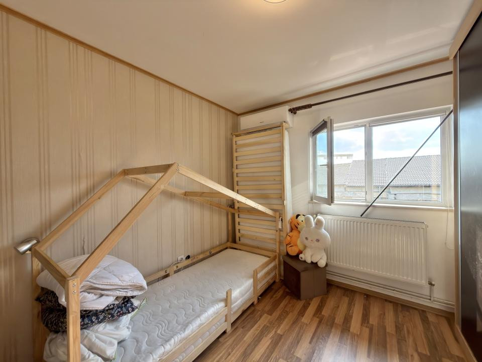 Apartament 2 camere, decomandat,  zona Soarelui 