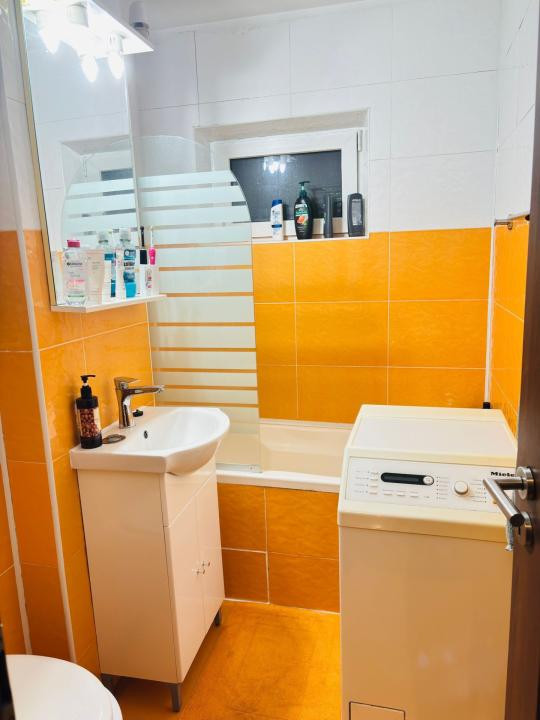  DE INCHIRIAT Apartament 3 camere, 55mp, etaj 3 - Dambovita