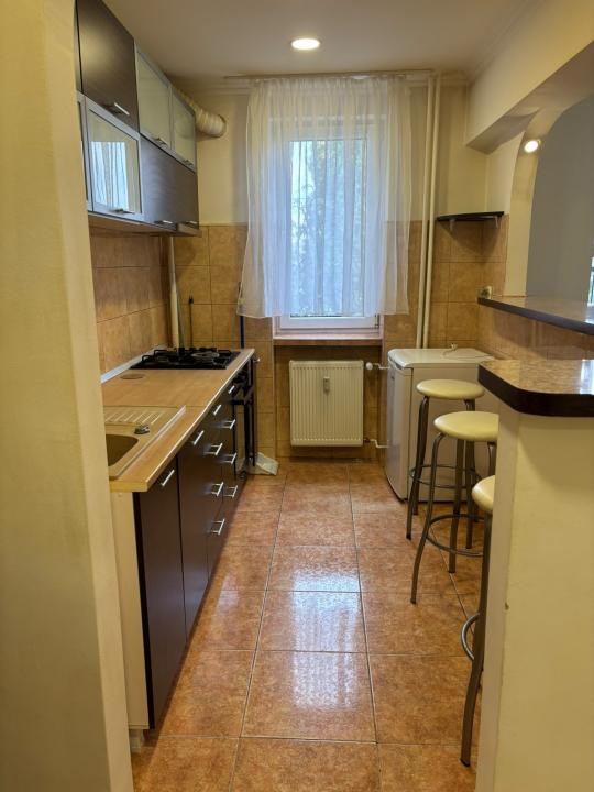  DE INCHIRIAT Apartament 2 camere, 41mp, etaj 2 - zona Garii