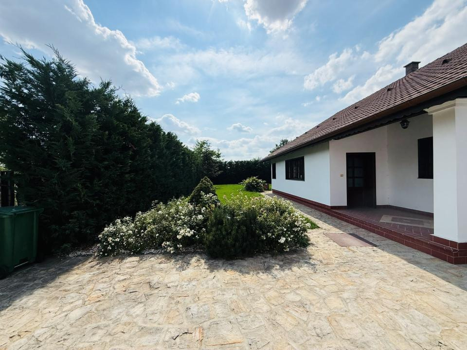 DE INCHIRIAT Casa individuala, 180mp utili, 720 teren-Sanmihaiul Roman