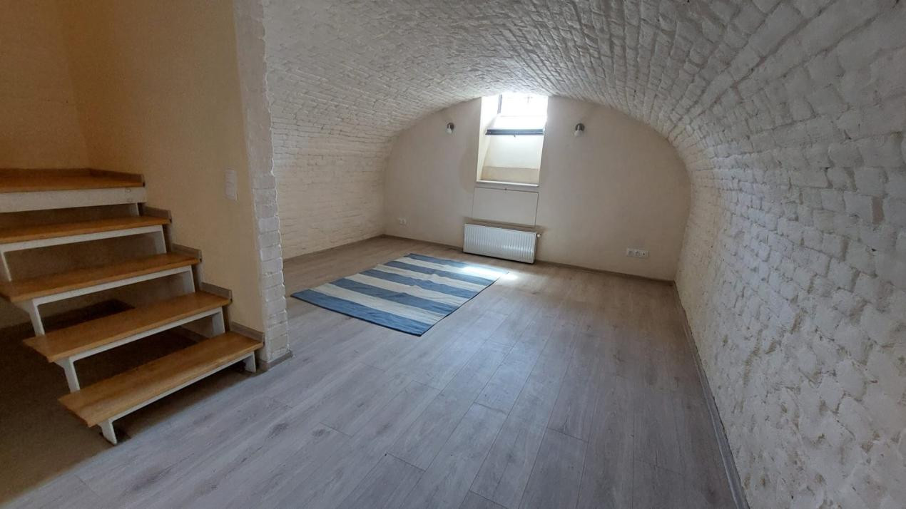 Apartament 3 camere, la casa, 73 mp utili, 35 mp curte, parter-Iosefin