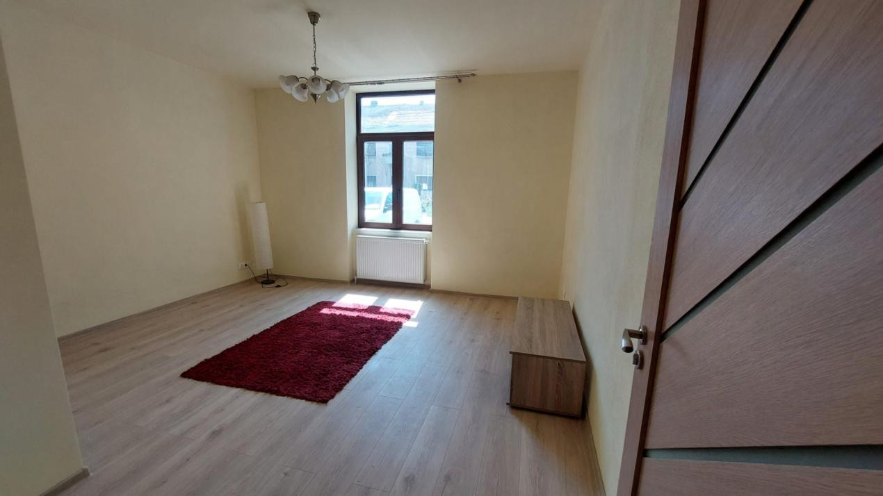 Apartament 3 camere, la casa, 73 mp utili, 35 mp curte, parter-Iosefin